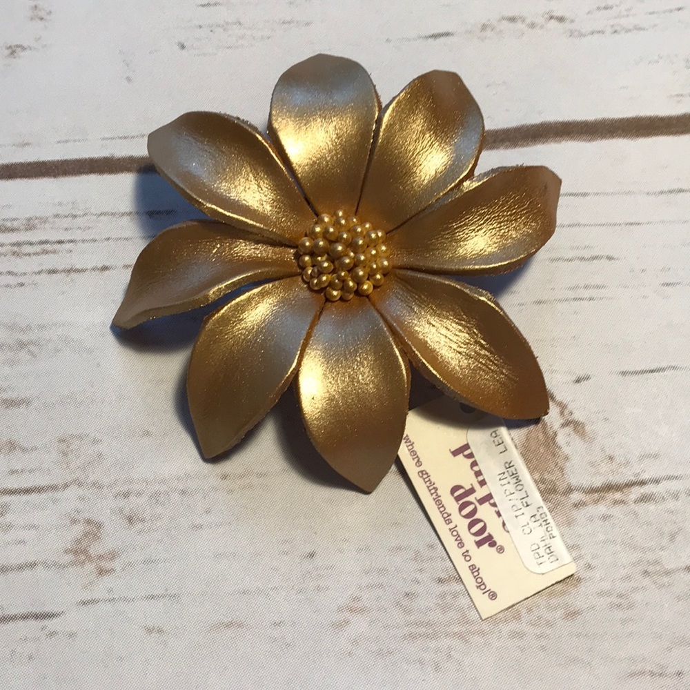 Gold flower clip/pin